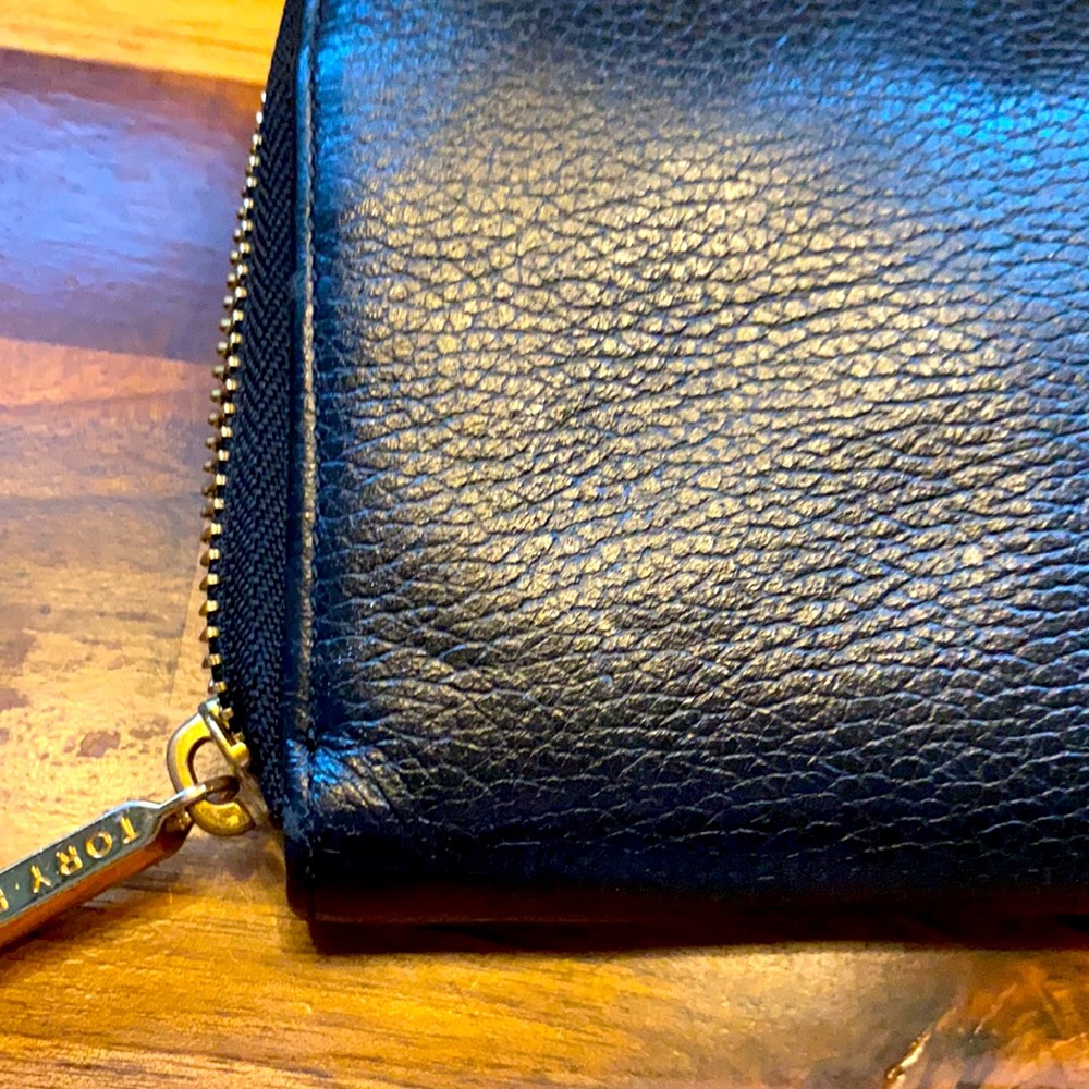 Authentic Tory Burch Wallet. Gently Used. Very Go… - image 4